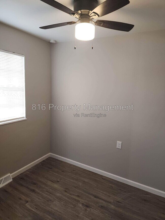 Building Photo - 1111 E Sea Ave
