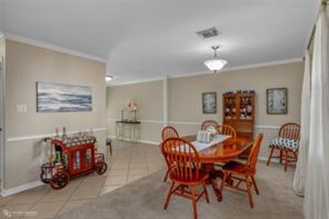 Building Photo - North Bossier Townhouse