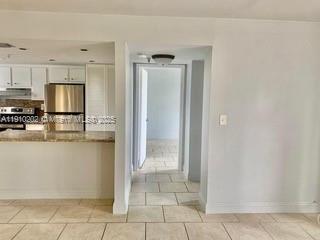 Building Photo - 555 NE 30th St