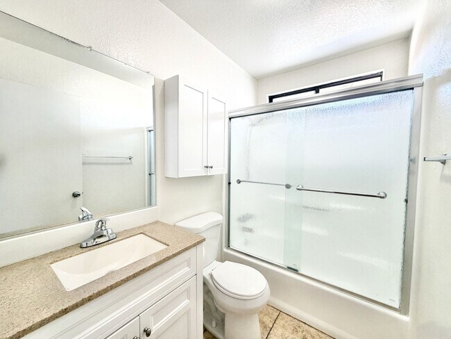 Building Photo - AVAILABLE NOW!! 3 Bedroom / 2 Bathroom Townhouse with pool in Cathedral City