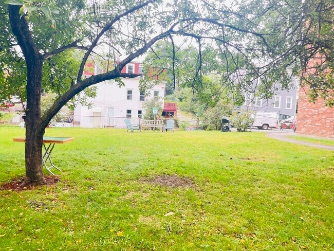 Building Photo - 20 Radcliffe Rd