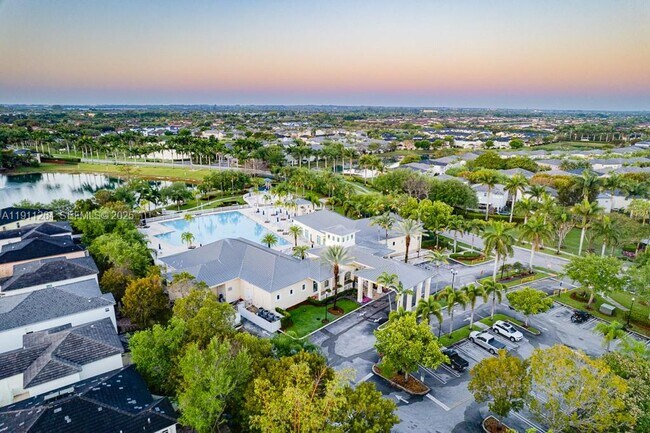 Building Photo - 2741 NE 4th St