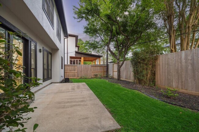 Building Photo - 4317 Verone St