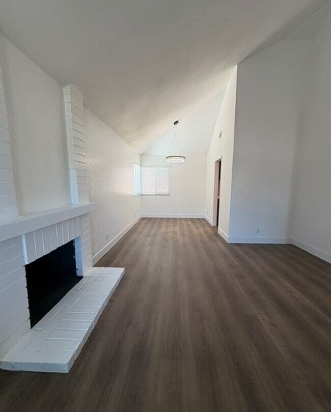 Building Photo - 514 Avenida Presidio