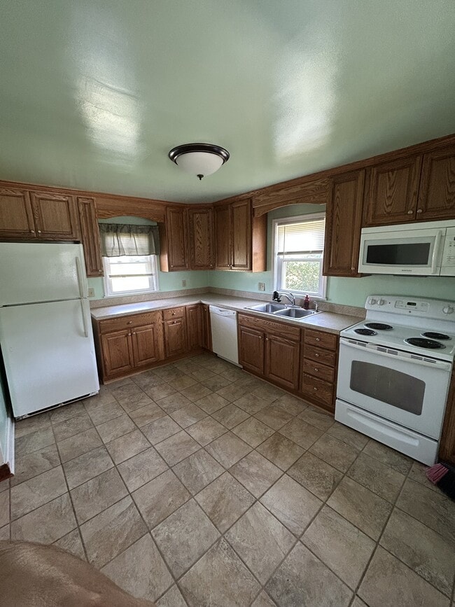 Building Photo - 838 Jenny Wren Dr