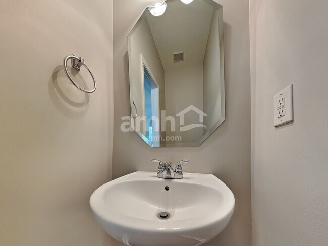 Building Photo - 4003 Semmes Ln