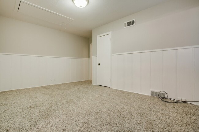 Building Photo - 6514 Winton St