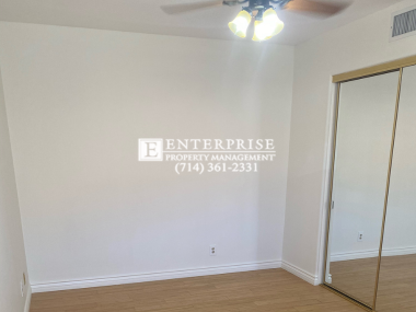 Building Photo - Spacious Townhome in Crown Villas Communit...