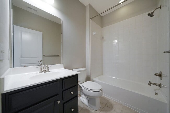 Building Photo - Luxury 3 Bedroom 4 Bath Townhome in Atwate...