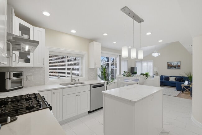 Building Photo - 1107 Popes Creek Cir