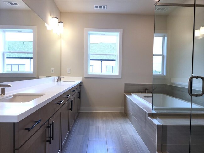 Building Photo - 1222 Waterfall Ct