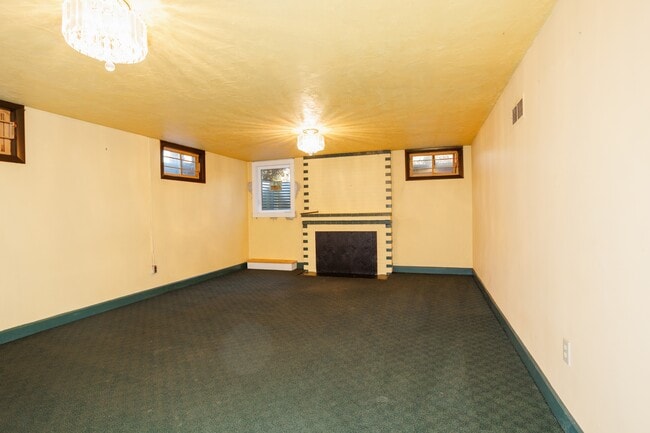 Building Photo - 1910 NE Cramer St