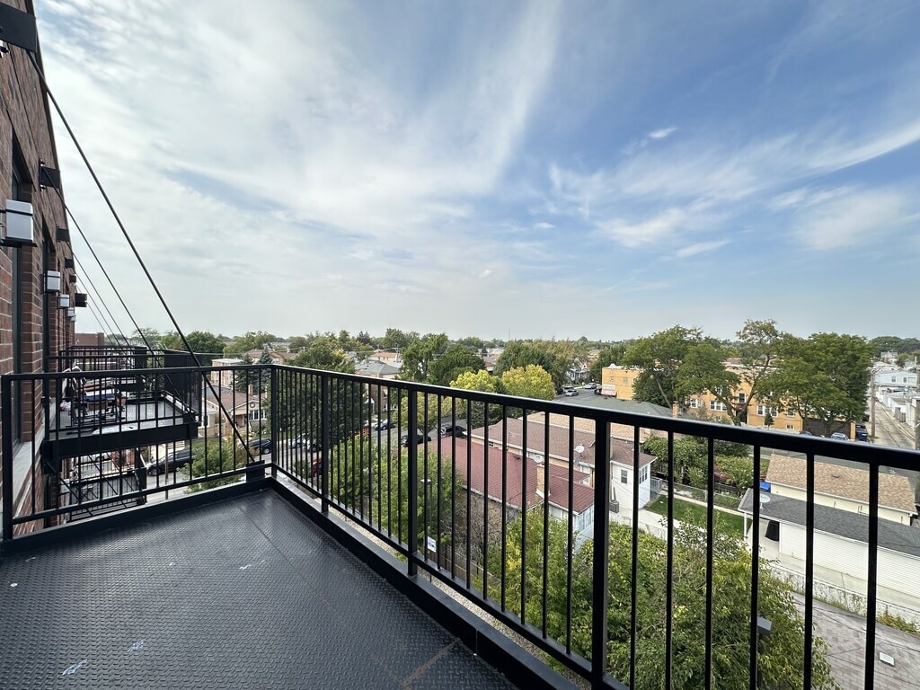 Building Photo - 3207 N Narragansett Ave