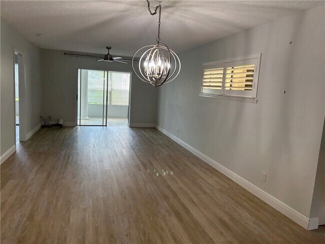 Building Photo - 451 Grove Isle Cir
