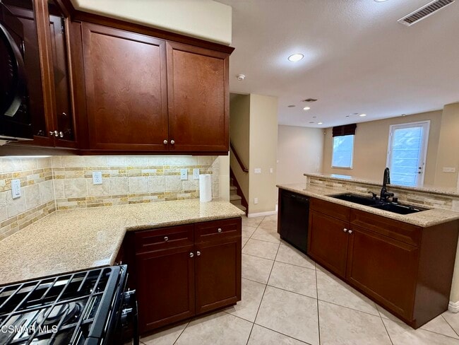 Building Photo - 1574 Silver Shadow Dr