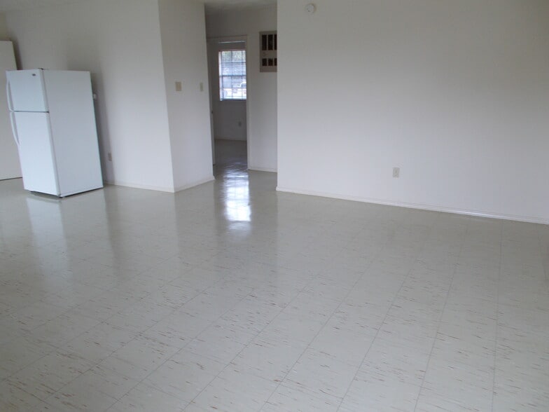Building Photo - 109 Upsilon St