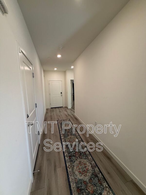 Building Photo - 1705 Orchid Ave