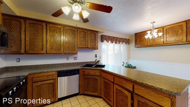 Building Photo - 3 br, 2 bath House - 11822 Apache Ave NE