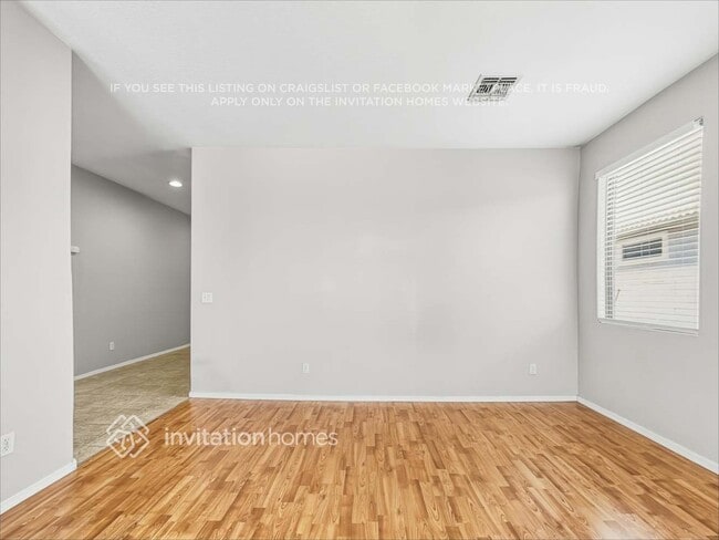 Building Photo - 3213 S 103rd Dr