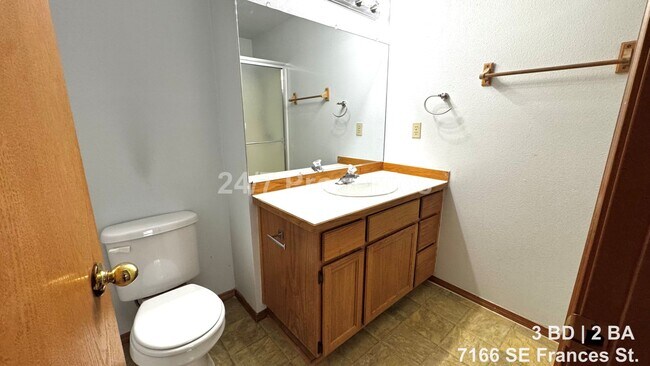Building Photo - Updated 3BD | 2BA Home with Garage & Large Deck - Hillsboro