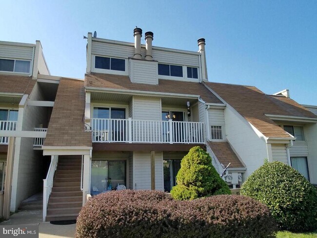 Building Photo - 1030 Warwick Ct