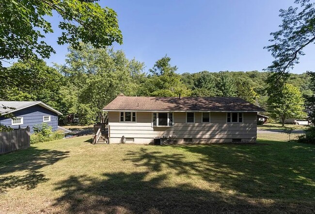 Building Photo - 115 Margo Ln