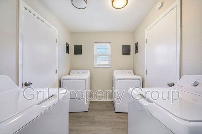 Building Photo - 800 NE 68th St