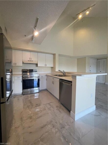 Building Photo - 1205 Wildwood Lakes Blvd