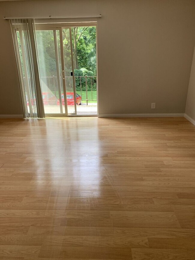 Building Photo - 551 Lowell Ave