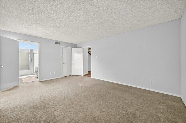 Building Photo - 2818 Crest Park Dr