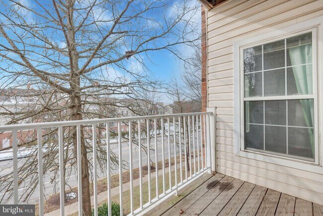 Building Photo - 2400 Chestnut Terrace Ct