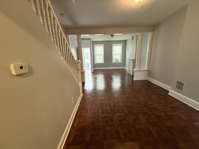 Building Photo - 1104 Baring St