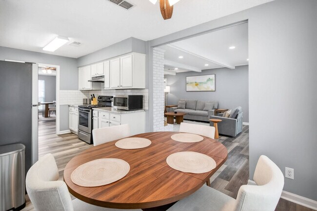 Building Photo - 2420 Haddington Rd