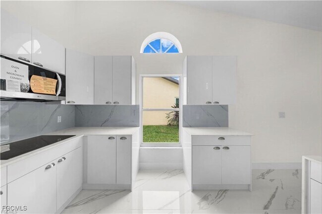 Building Photo - 3832 Sabal Springs Blvd