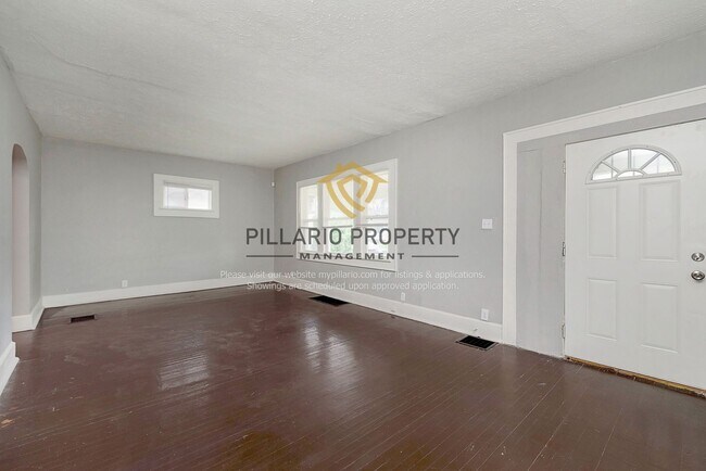 Building Photo - 615 N Gray St