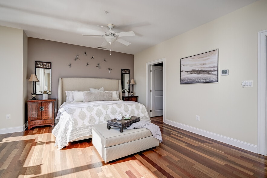 Building Photo - 621 Ponte Villas N