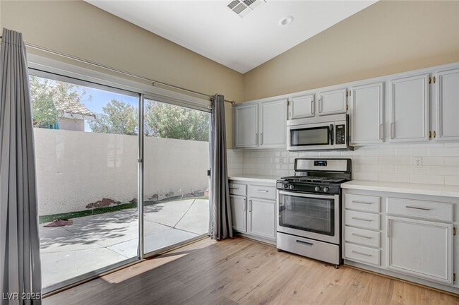 Building Photo - 877 Veranda View Ave