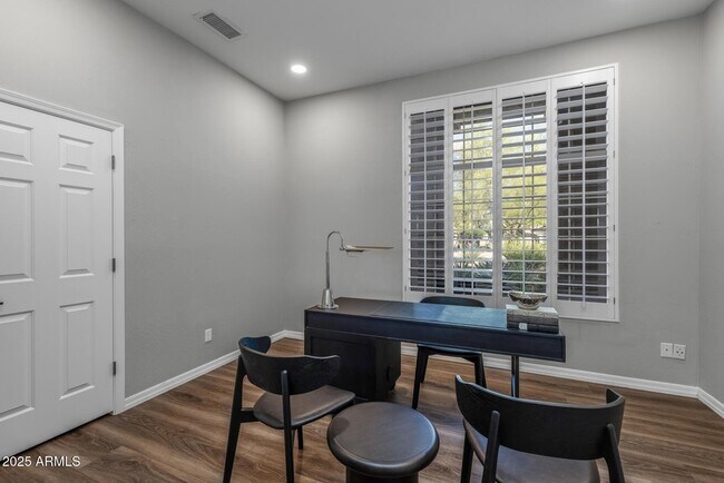 Building Photo - 7474 E Red Bird Rd