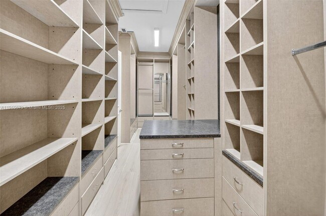 Building Photo - 9597 Bridgebrook Dr