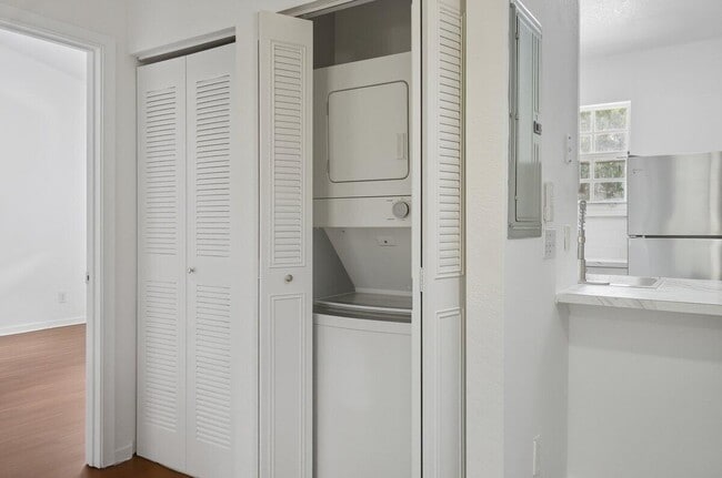 Building Photo - 6207 Garden Ct