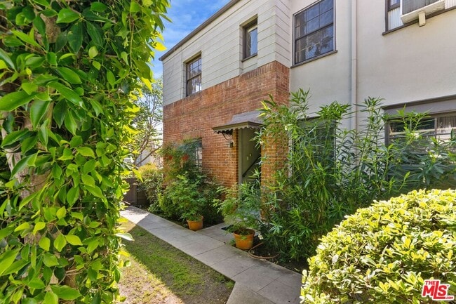 Building Photo - 117 1/2 N Harper Ave