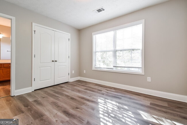 Building Photo - 4580 Ferncrest Pl