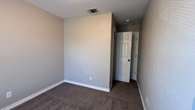 Building Photo - 5109 Flipper Dr