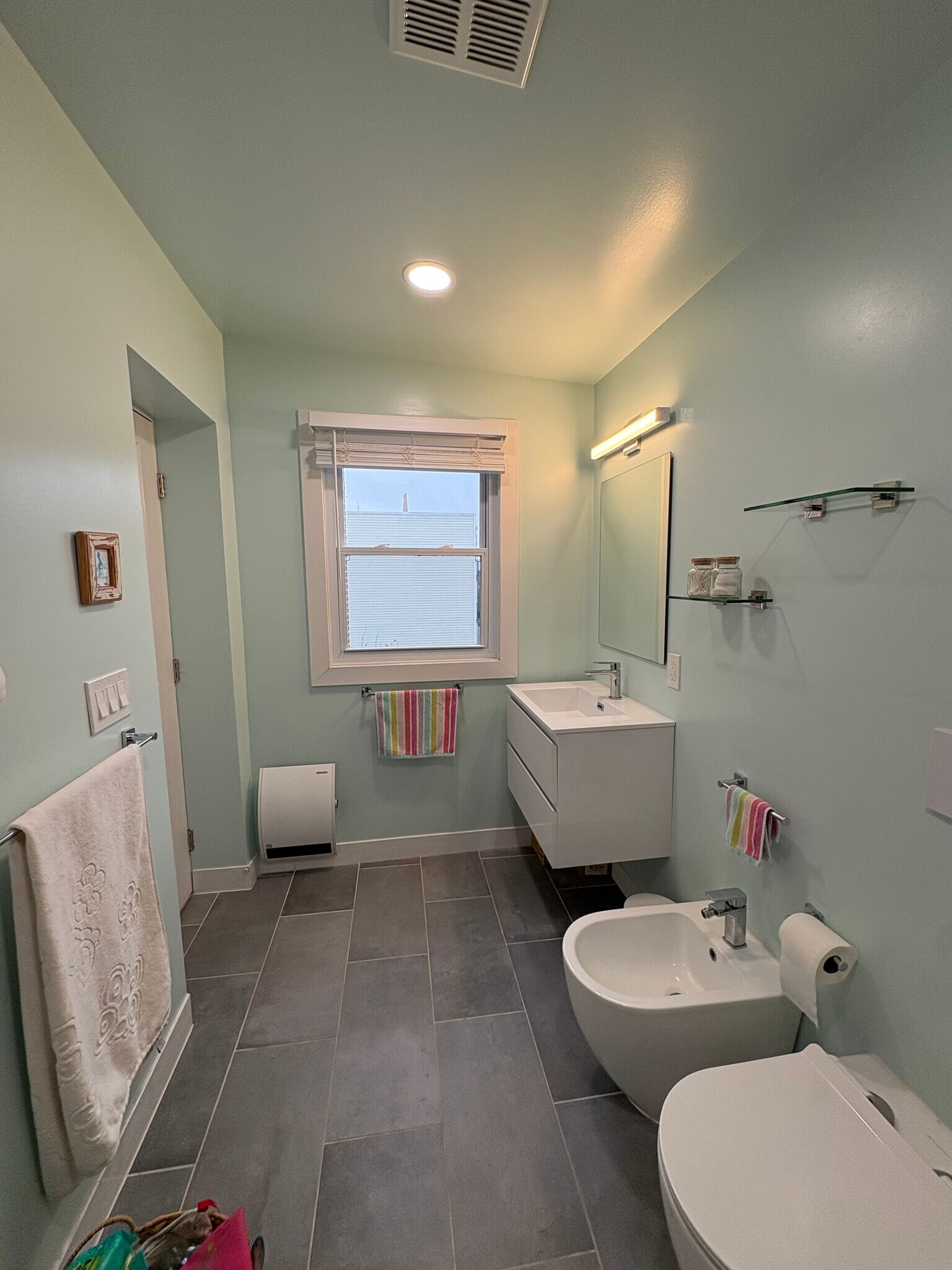 Ensuite Bathroom View 2 - 3532 Park Pl NW