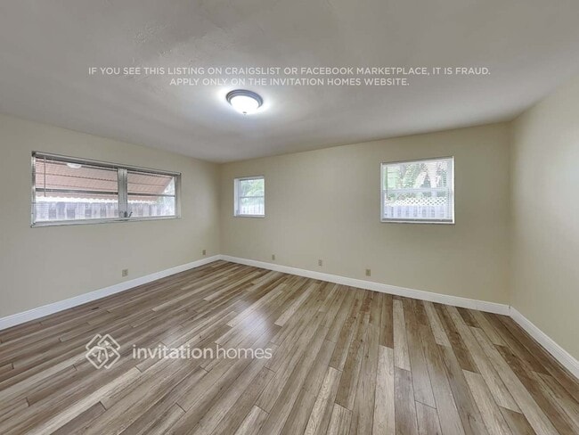 Building Photo - 2005 NE 62nd St