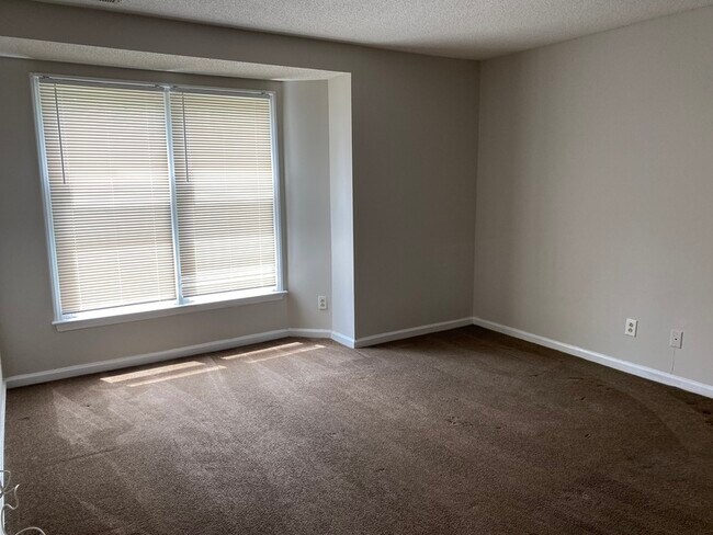 Building Photo - 6234 Rosecroft Dr