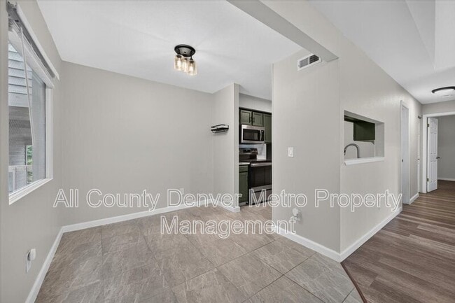 Building Photo - 3600 S Pierce St