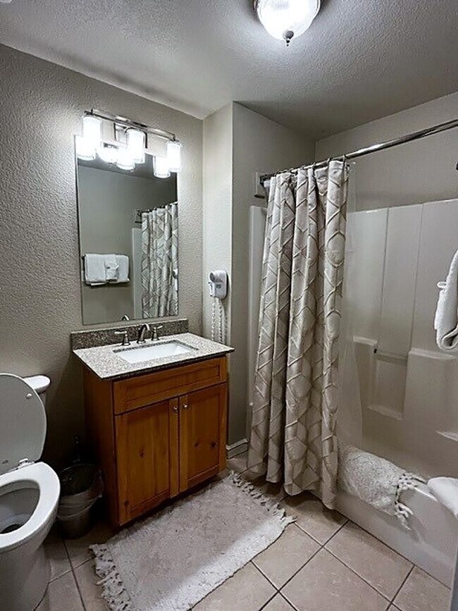Building Photo - Winter Seasonal Rental- Seasons #1837