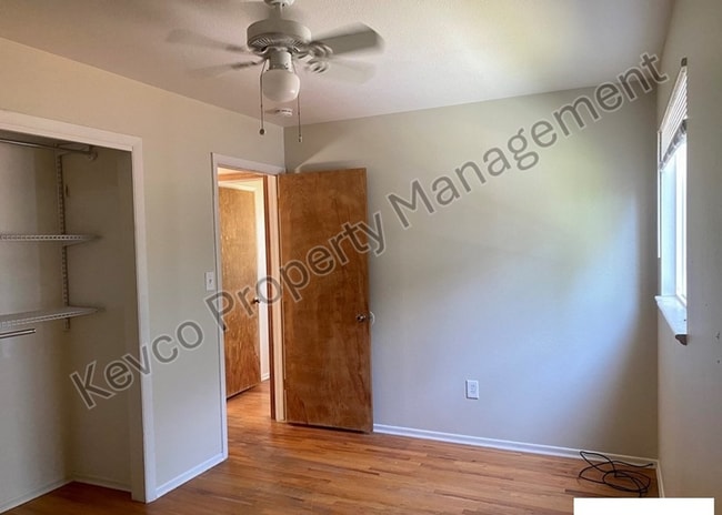 Building Photo - 1400 Hillcrest Dr