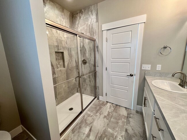 Building Photo - 3 Bed 2 Bath Beautiful Westend Home!